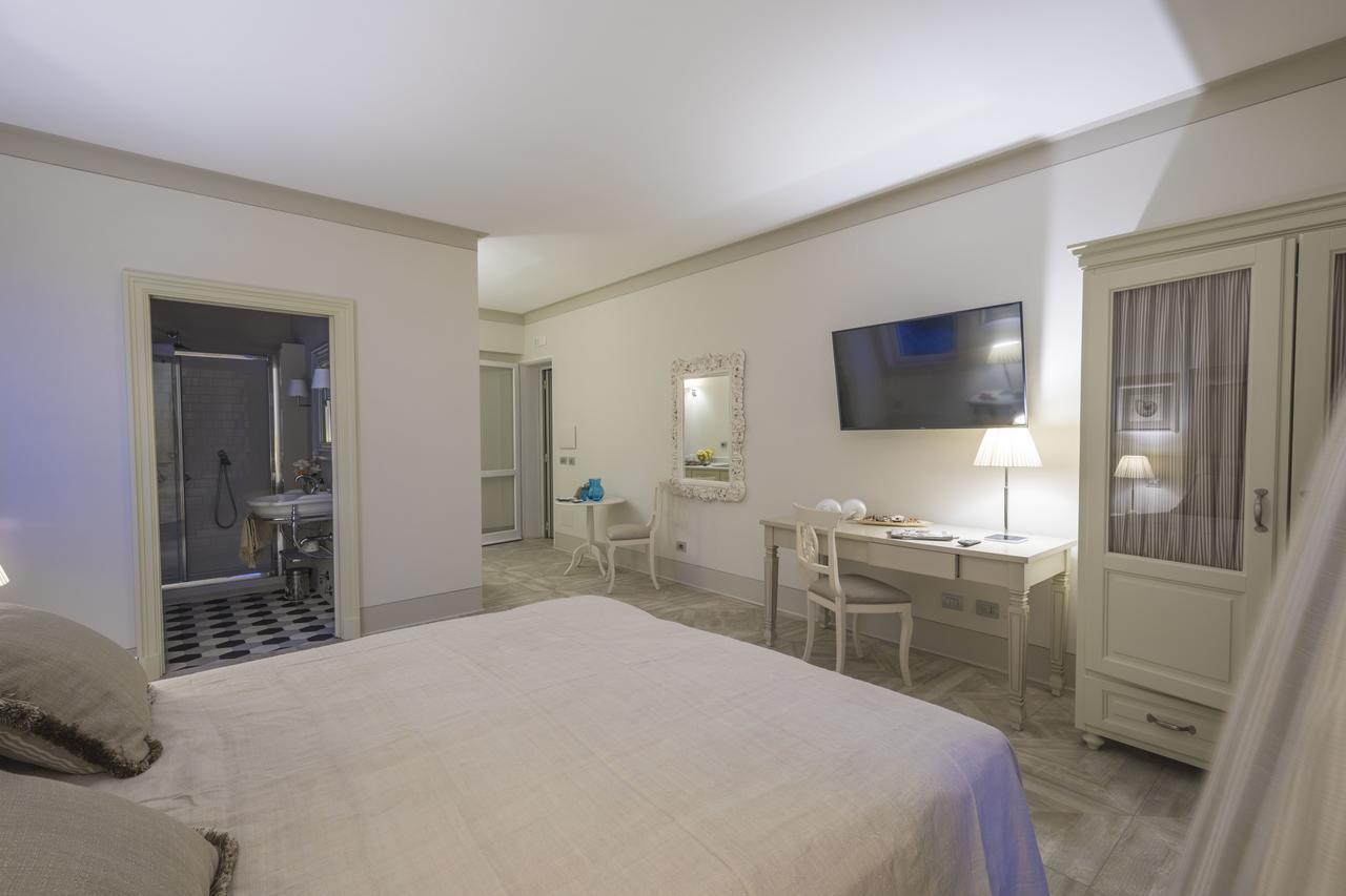 Maridea Casa Vacanza- Le Alcove Sul Mare Suites Ponza Dış mekan fotoğraf