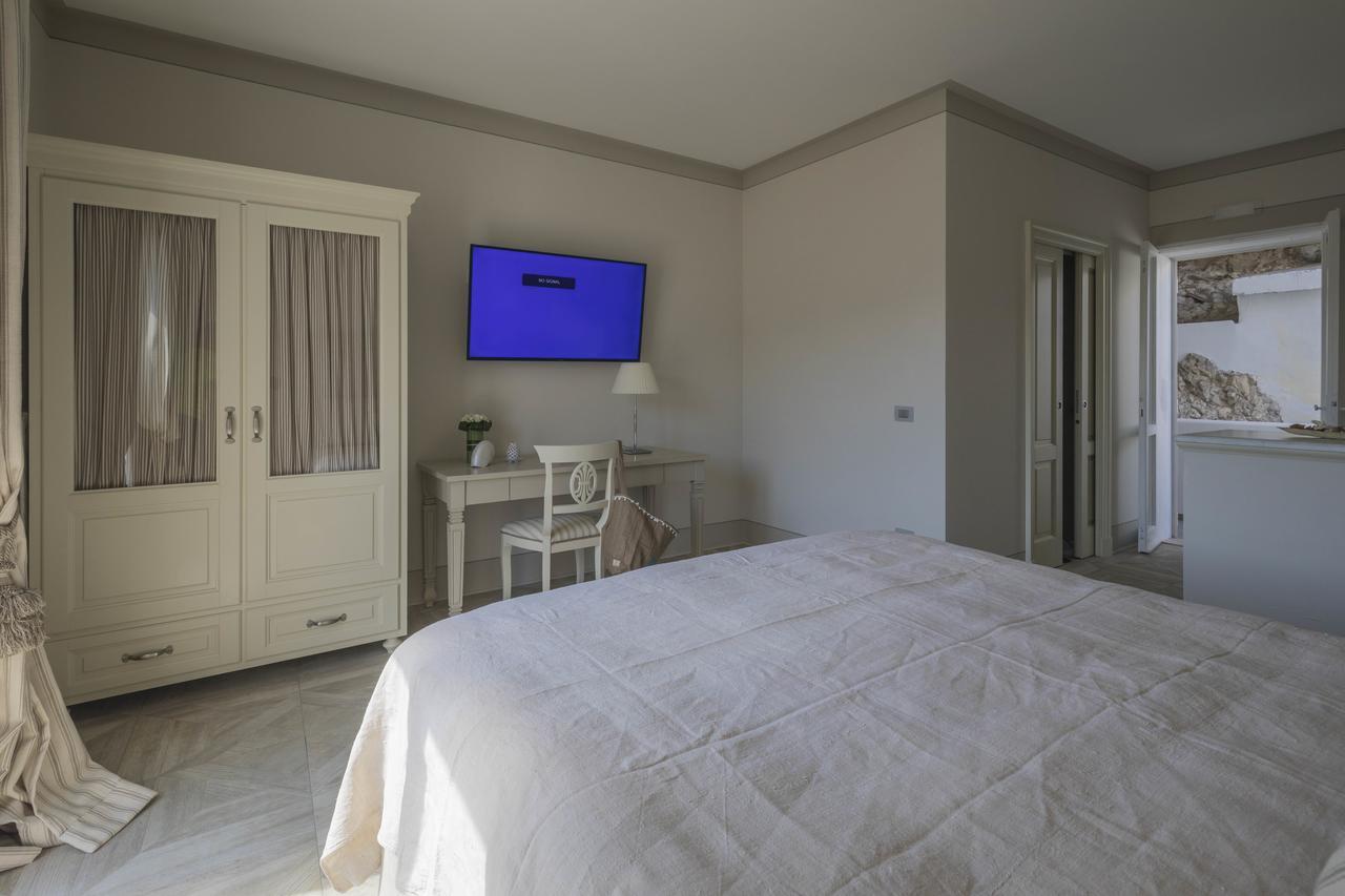 Maridea Casa Vacanza- Le Alcove Sul Mare Suites Ponza Dış mekan fotoğraf